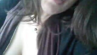 Milf italiana tettona e morbida si masturba su C4