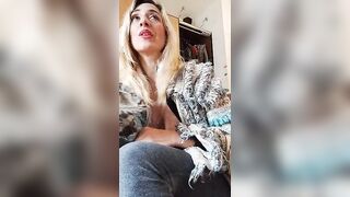 Cosa indosso sotto?Indovinate Milf italiana C4