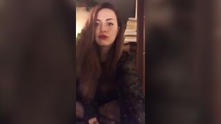 Ditalino in collant giovane feticista italiana amatoriale