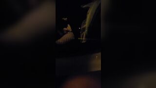 Ragazzo fa un ditalino a mia moglie in macchina CAR SEX ITALIANO REALE