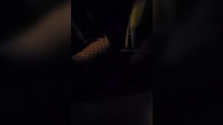 Ragazzo fa un ditalino a mia moglie in macchina CAR SEX ITALIANO REALE