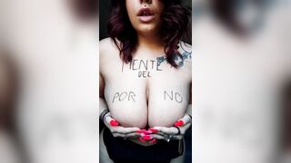 Ragazza italiana con una bella latteria