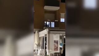 Beccati a chiavare dai passanti - Esibizionisti italiani outdoor