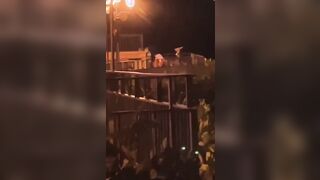 TAORMINA DUE GIOVANI FANNO SESSO IN PIAZZA IX APRILE