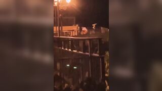 TAORMINA DUE GIOVANI FANNO SESSO IN PIAZZA IX APRILE