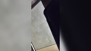 Upskirt moglie sulle scale di casa