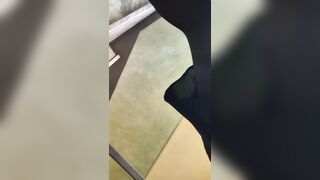 Upskirt moglie sulle scale di casa