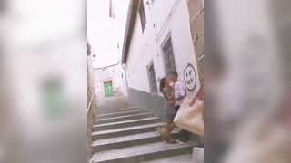 Beccata col cazzo in bocca - Pompino in pubblico fidanzata