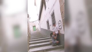 Beccata col cazzo in bocca - Pompino in pubblico fidanzata