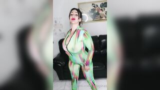 Sara Piras si spoglia nuda TETTE MEGA Ofans