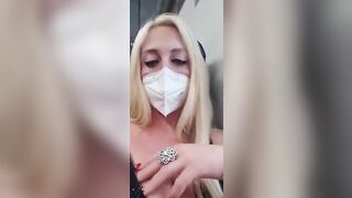 Alessia fa la porca in treno