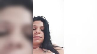 SONO UN LAGO RAGAZZI VEDETE COME FILA? TUTTA SUCCOSA QUESTA FICA