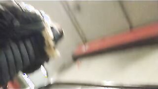 Upskirt metropolitana milano