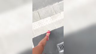 Passeggiando per Milano scosciata