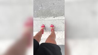 Passeggiando per Milano scosciata