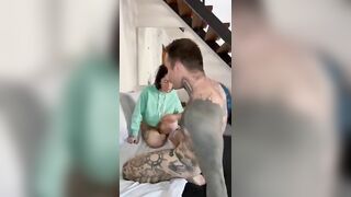 LE SPACCO LA VAGINA E LA RIEMPIO - Scopata coppia italiana tatuata