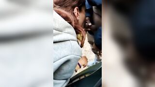 Cornuto riprende sua moglie ilaria che sbocchina cazzo al parco di Lambrate