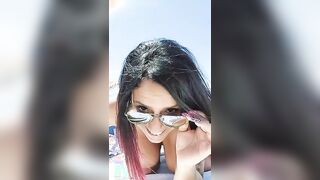 TETTONA ROMANA IN TOPLESS SI MASTURBA IN SPIAGGIA