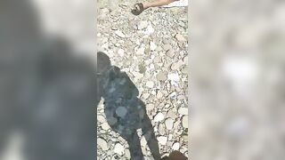 Esibizionista italiana al fiume fa la troia con sconosciuti