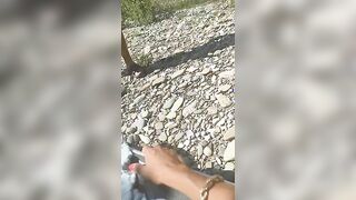 Esibizionista italiana al fiume fa la troia con sconosciuti