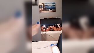 TI PIACE?SI AMORE - Ragazze italiane si masturbano insieme sul letto