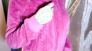 Teen italiana con FICA PELOSA lo succhia in ginocchi e si fa scopare a pecora