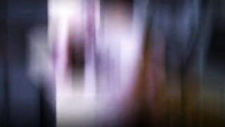 Teen italiana con FICA PELOSA lo succhia in ginocchi e si fa scopare a pecora