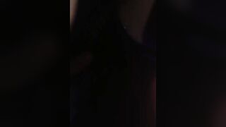 Noemi inculata nel privè della discoteca davanti a tutti