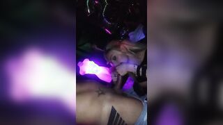 Noemi inculata nel privè della discoteca davanti a tutti