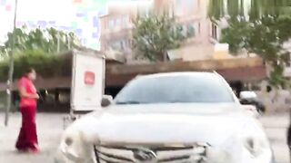 Spy culona per strada in fuseaux