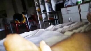 Gli depilo le palle e glielo succhio dolcemente