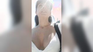 Passeggiata all'aperto e in macchina con Martina esibizionista FLASH TETTEC4