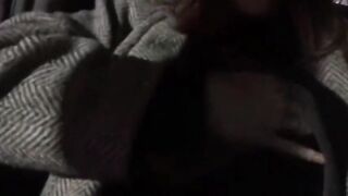 Flash tette in macchina ragazza italiana