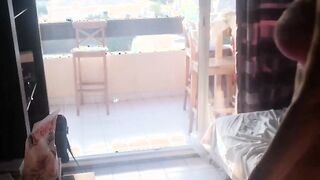 Moglie Culona Pompino sul balcone dell'hotel e scopata COPPIA ESIBIZIONISTA ITALIANA