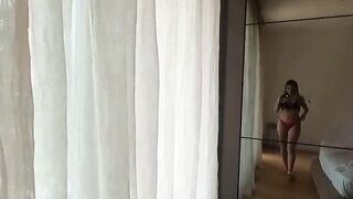 Bocchino sul balcone della casa al mare TROIA ITALIANA