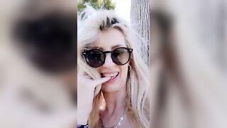 MILF ITALIANA esibizionismo in pubblico show C4