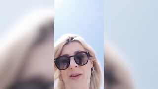 MILF ITALIANA esibizionismo in pubblico show C4