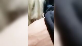 Fa spompinare alla moglie zoccola uno studente