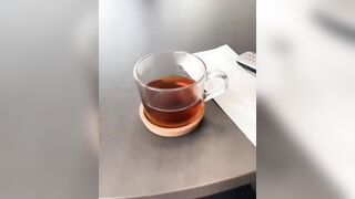 In pausa caffè in ufficio con il mio collega e con tanta voglia