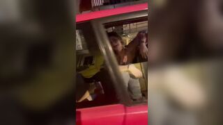 LA STAI SVENTRANDO PROPRIO - NAPOLETANI BECCATI A SCOPARE IN MACCHINA