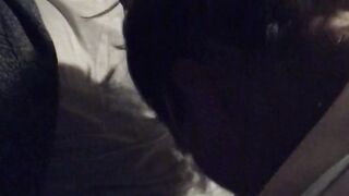 Lei che me lo succhia in macchina