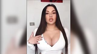 Teen chiappona Napoletana con grosse pere