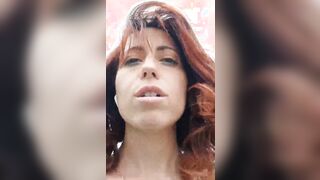 SI SONO UNA TROIA - Esibizionista toscana con lush nella fica cammina per strada