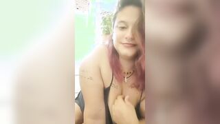 BBW italiana con grosse tette naturali si masturba su C4