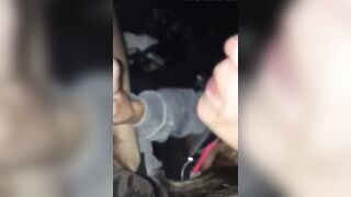 Sbocchina cazzo a sconosciuto in macchina davanti al cornuto