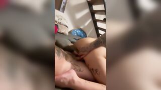 Scopandola lentamente a smorzacandela