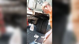 Avete rosso il cazzo SONO IN STRADA E STO TROMBANDO CHE C'E' DA CAPIRE?