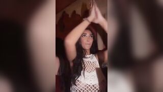 Naomi De Crescenzo scatenata LE ESCONO I CAPEZZOLI