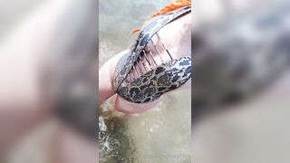 Rossa italiana fica Slefie al mare in costume Video OF