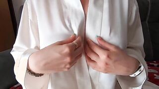 Le morbide tette di mia moglie Lara